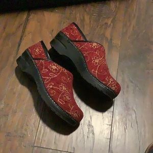 Beautiful Dansko clogs 39. 8.5-9 US